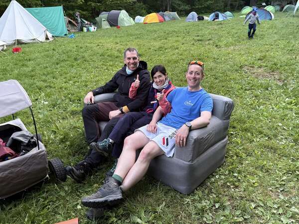 volunteers_on_the_couch475